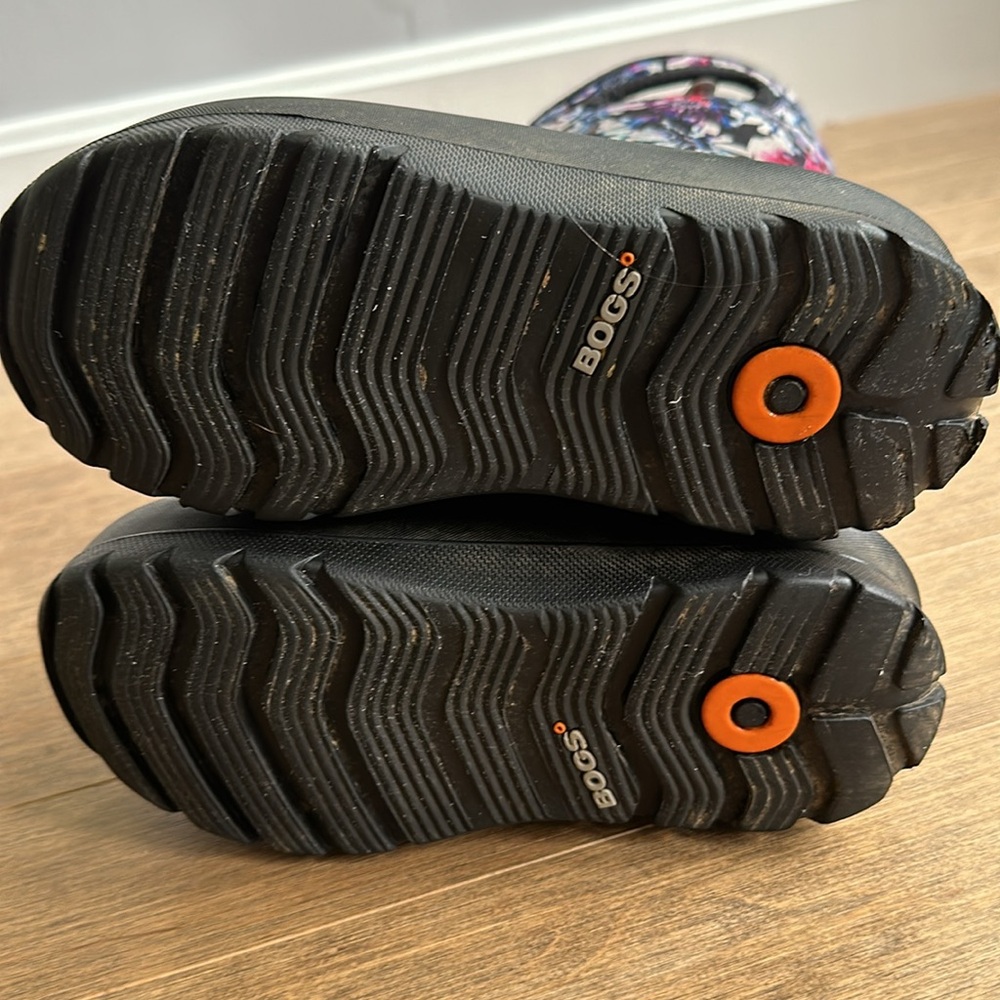 Bogs - size 2 - Picture 2 of 3
